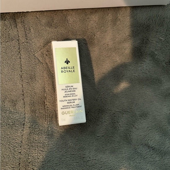 Guerlain Abeille Royale Skincare Set - Picture 7 of 10